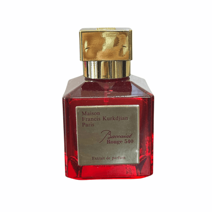 عطر بكارات روج أوت ليت بارفان برائحة زهرية خشبية فاخرة